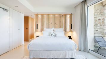 Signature suite, bubbelbad, uitzicht op zee | 1 slaapkamer, luxe beddengoed, Tempur Pedic-bedden