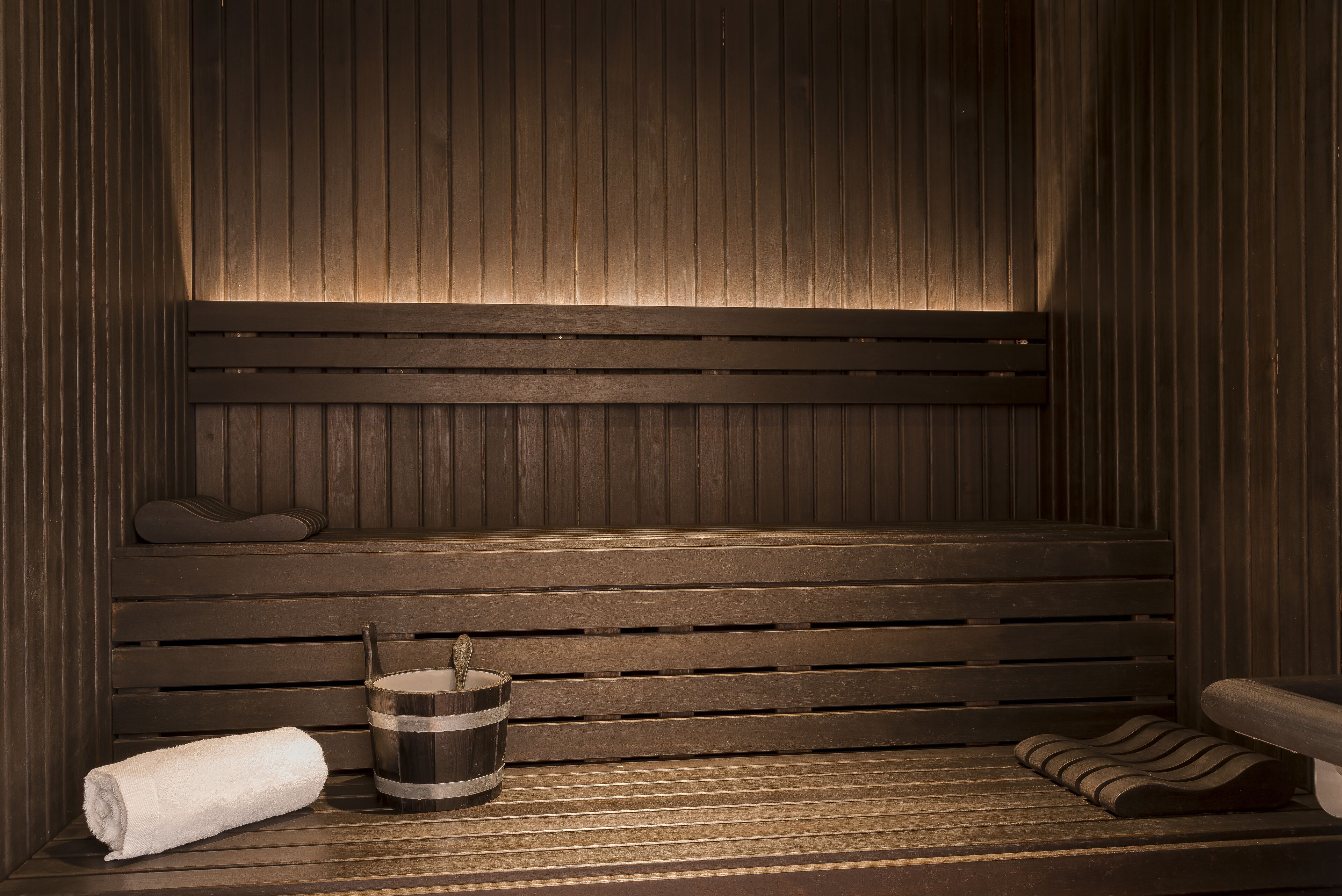 sauna, hot tub, steam room, body treatments, body wraps, body scrubs