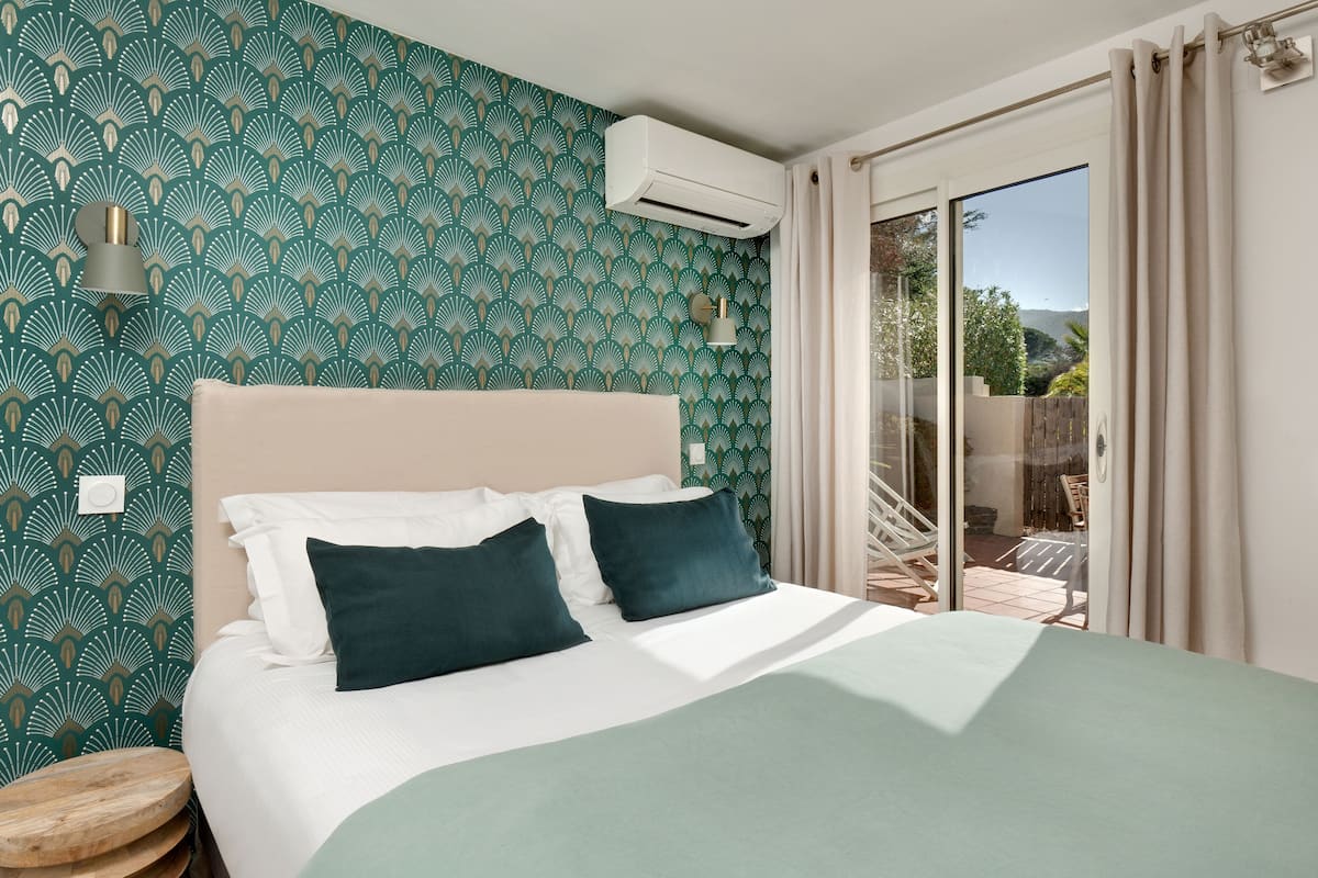 Junior Suite, Garden View | Premium bedding, pillowtop beds, in-room safe, soundproofing