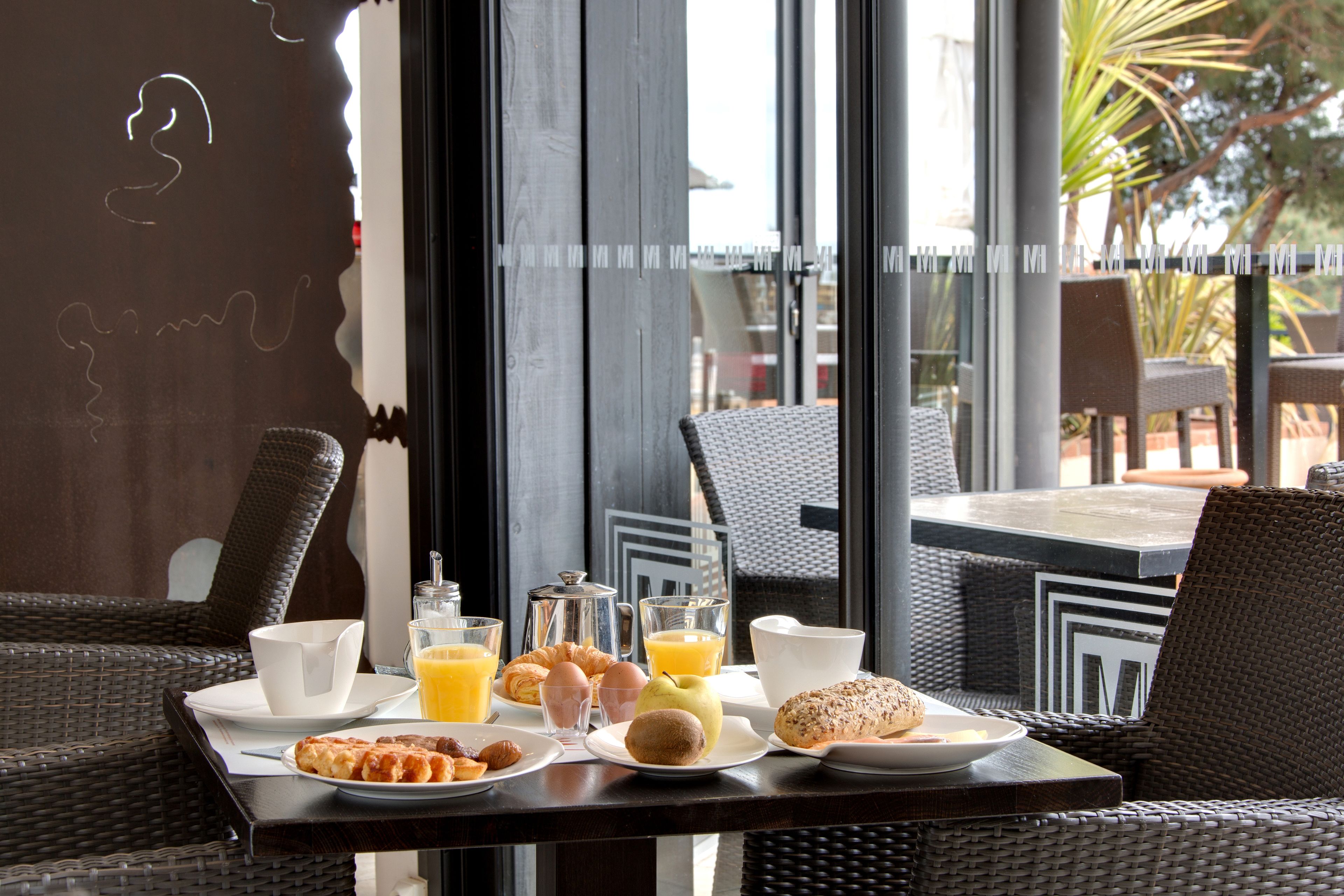 daily buffet breakfast (eur 16 per person)