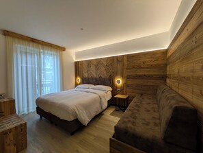 Comfort Triple Room | In-room safe, desk, laptop workspace, soundproofing