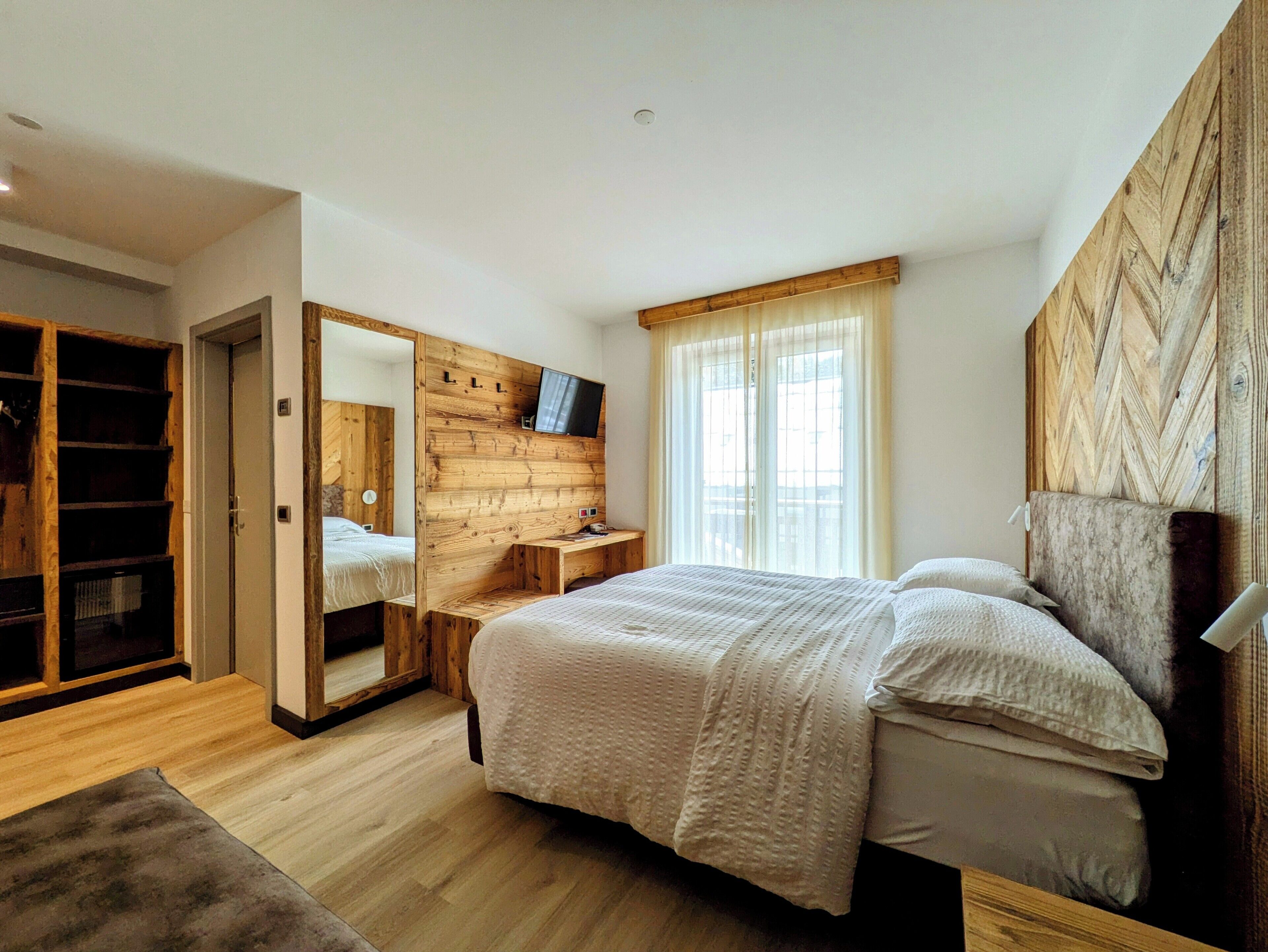 comfort triple room | in-room safe, desk, laptop workspace, soundproofing