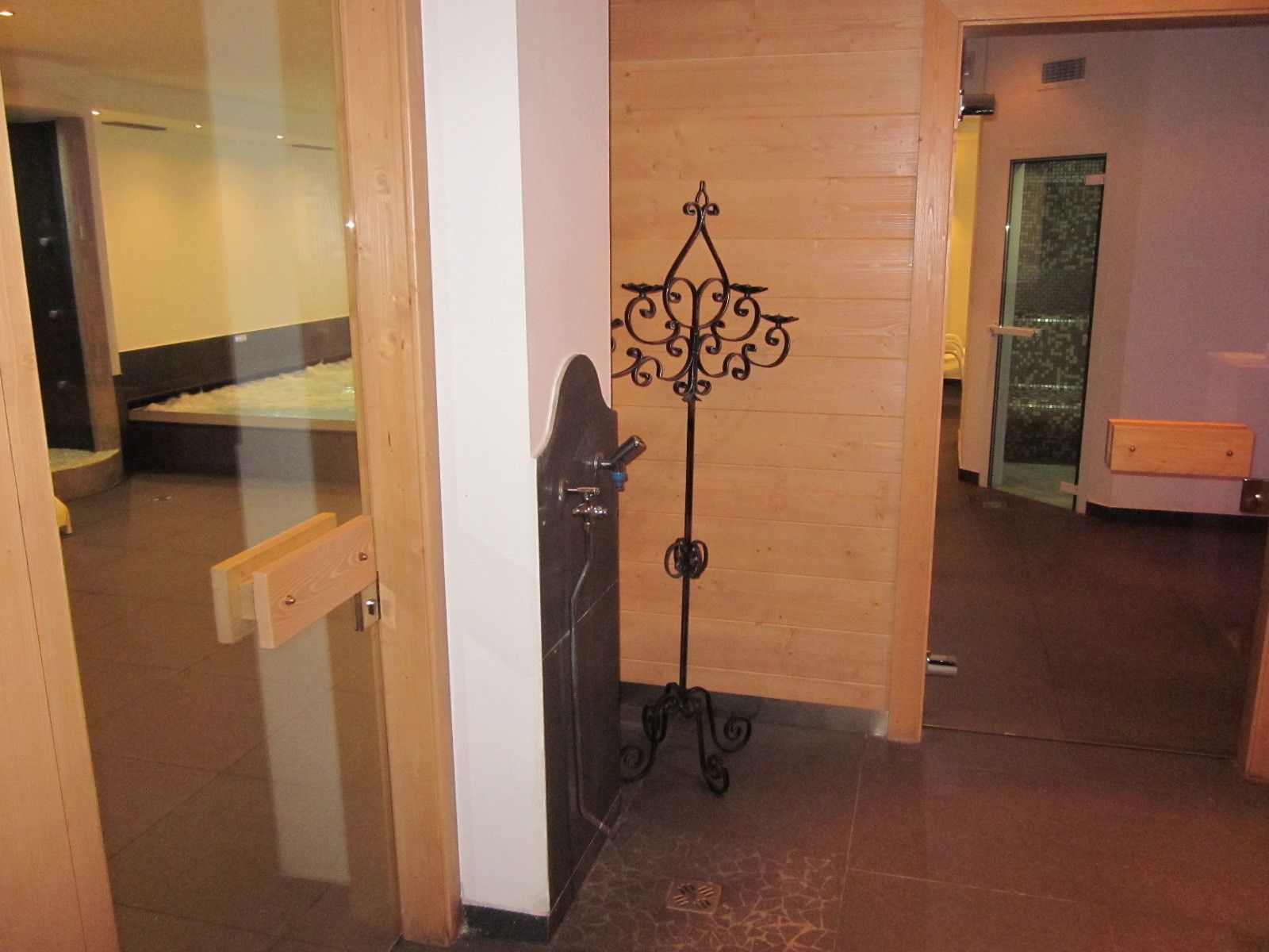 sauna, hot tub, steam room