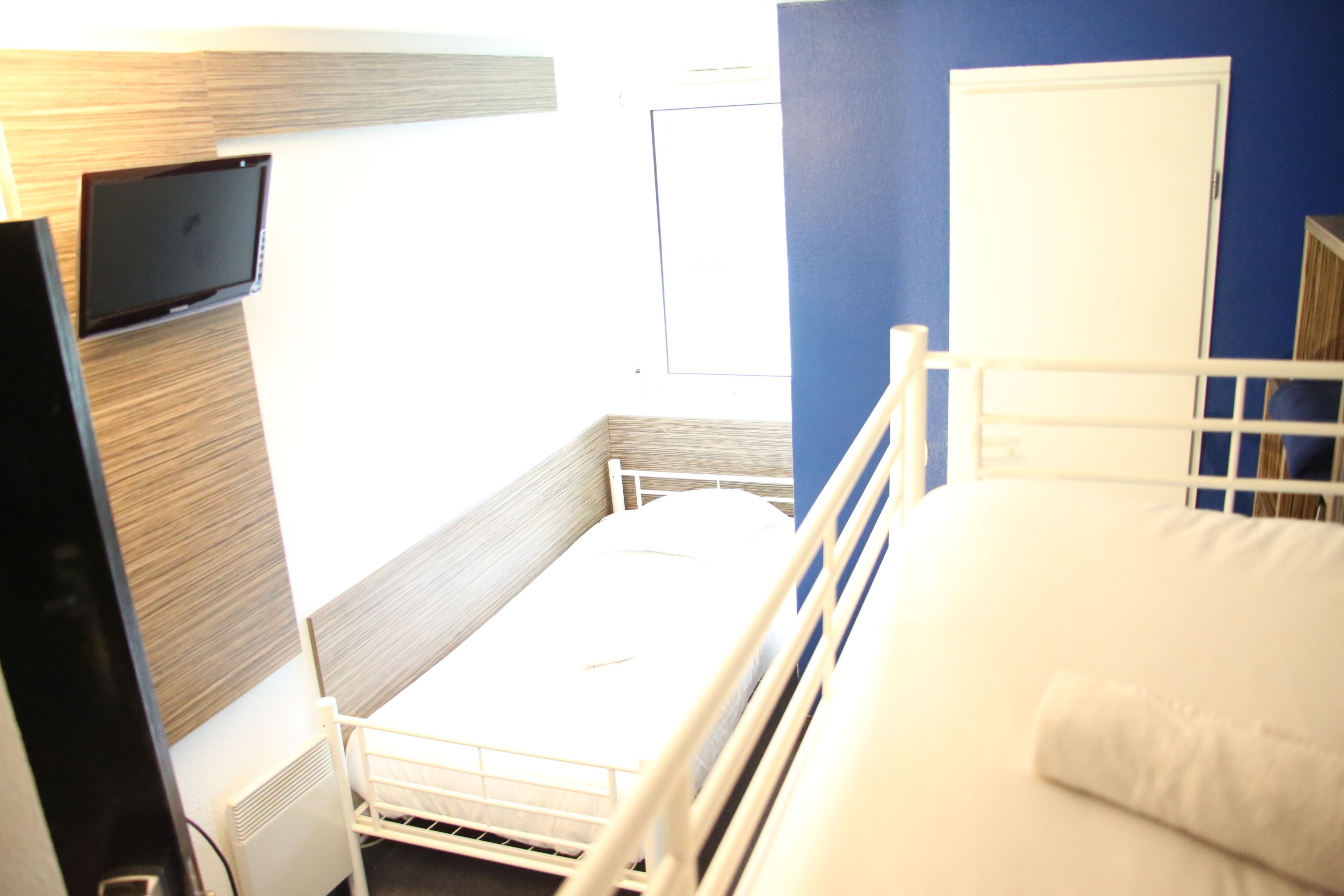 Muebles diferentes, escritorio y insonorización 