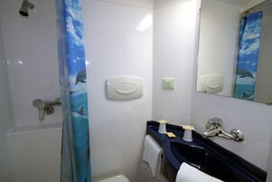 xxx | Baño | Ducha, artículos de higiene personal gratuitos y toallas