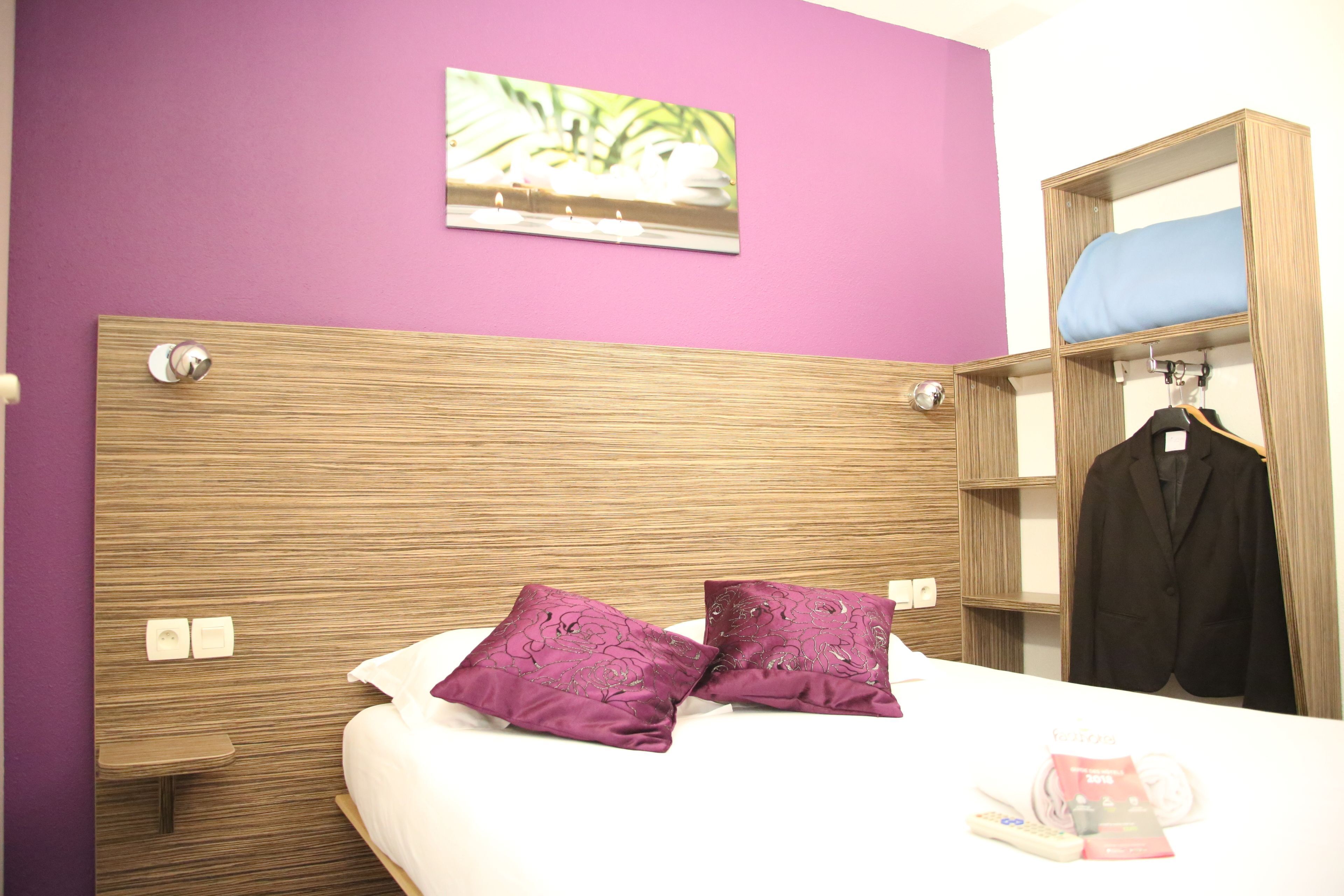 Muebles diferentes, escritorio y insonorización 