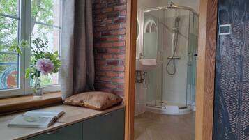Superior Room, 1 Double Bed | Bathroom | Eco-friendly toiletries, hair dryer, slippers, towels