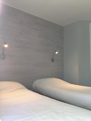 Iron/ironing board, free WiFi, bed sheets - FastHôtel Colmar Houssen (Houssen)