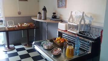 Buffet breakfast on weekends (EUR 7.50 per person)