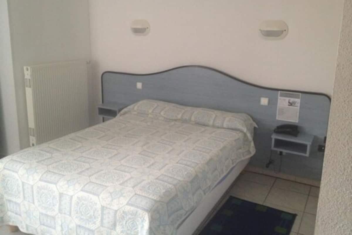 Masa, ses yalıtımı, ütü/ütü masası, kablosuz İnternet