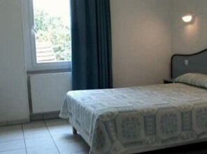 Single Room | Meja, kalis bunyi, seterika/papan seterika, Wi-fi 