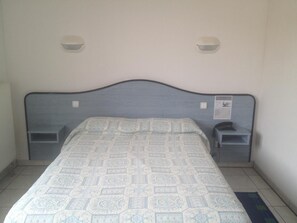 デスク、防音設備、アイロン / アイロン台、WiFi