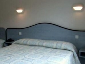 Desk, soundproofing, iron/ironing board, WiFi