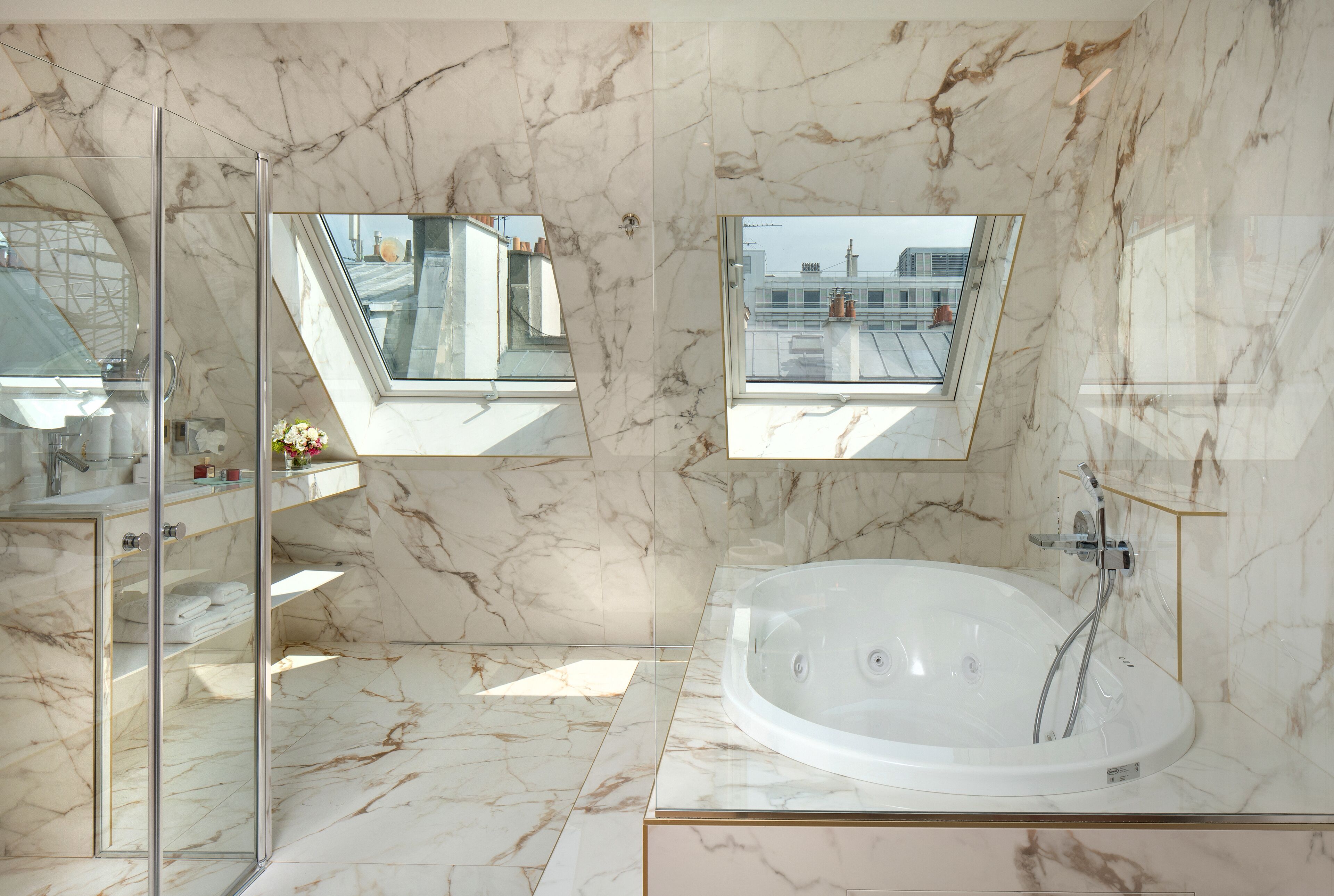Royal-Suite, 1 King-Bett, Whirlpool | Badezimmer | Designer-Toilettenartikel, Haartrockner, Bademäntel