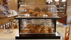 Petit déjeuner continental compris