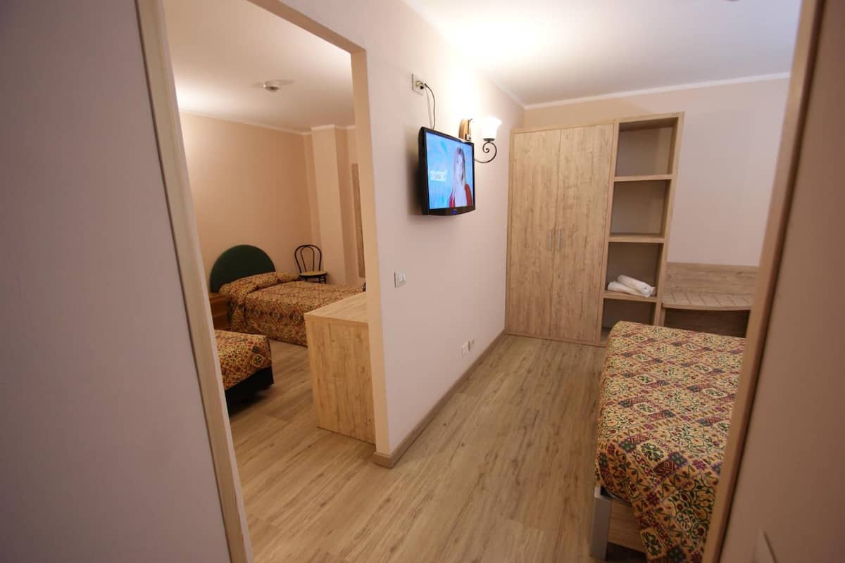 1 bedroom, in-room safe, desk, free wifi