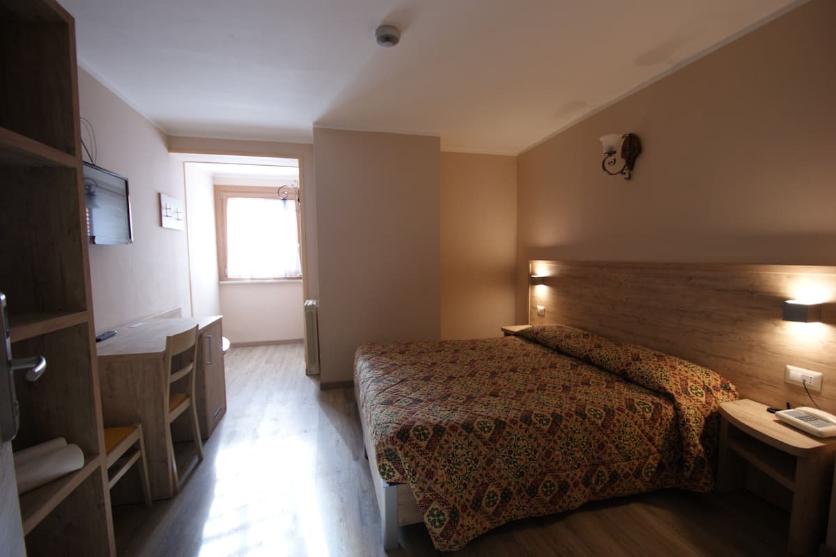 superior double or twin room, 1 bedroom, non smoking | 1 bedroom, in-room safe, desk, free wifi