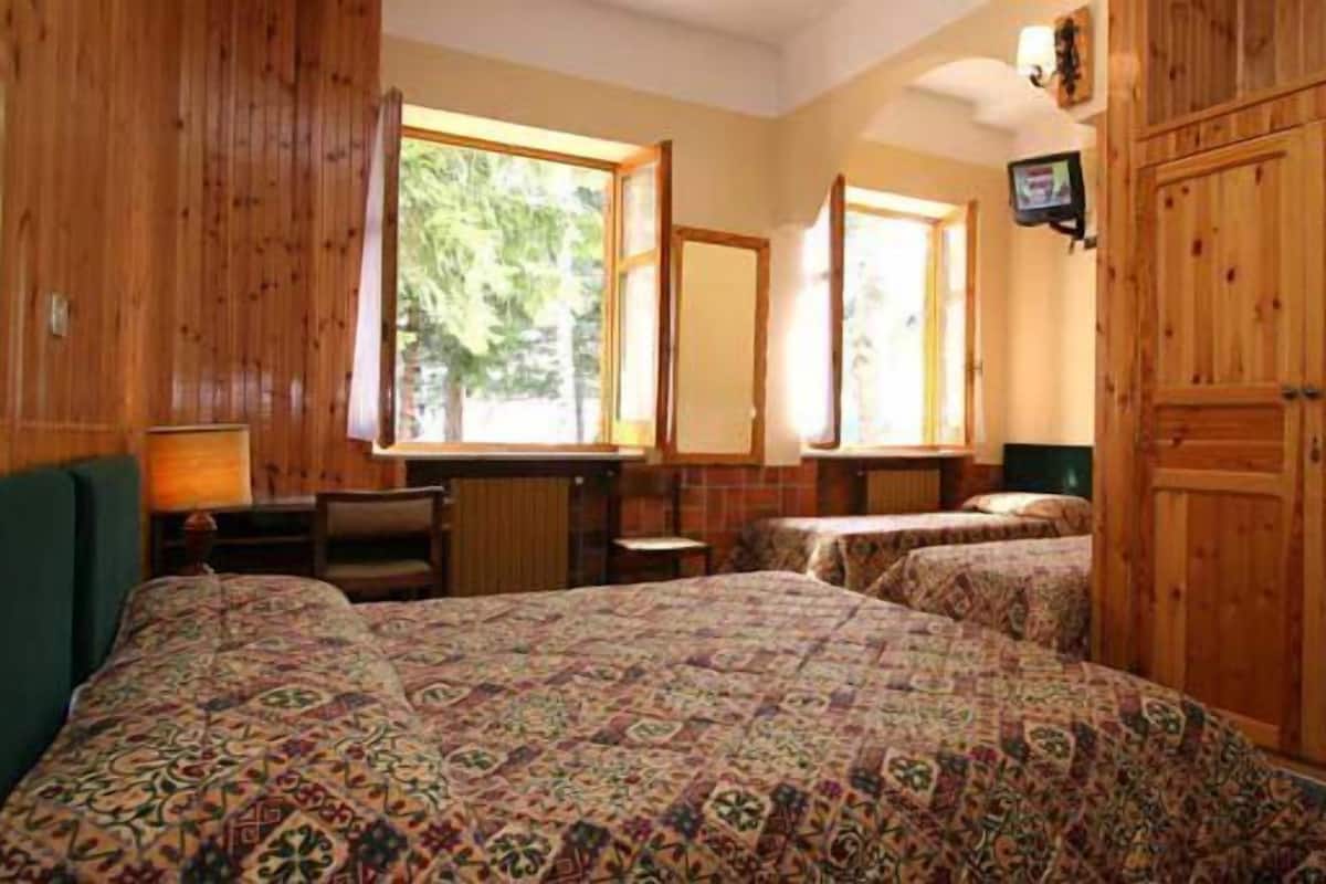 1 bedroom, in-room safe, desk, free WiFi