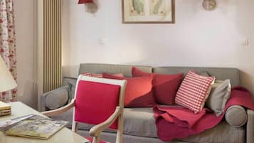 Habitación superior | Zona de estar | Una televisión de pantalla plana