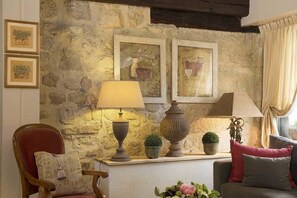 Coin salon dans le hall