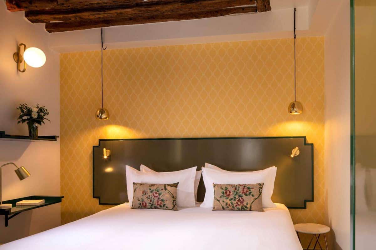 Premium bedding, in-room safe, individually decorated