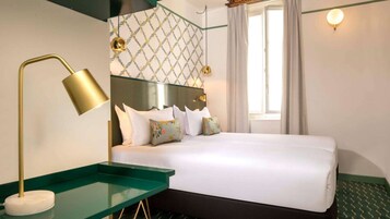 Premium bedding, in-room safe, individually decorated