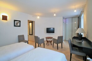 Literie de qualité supérieure, coffres-forts dans les chambres, bureau