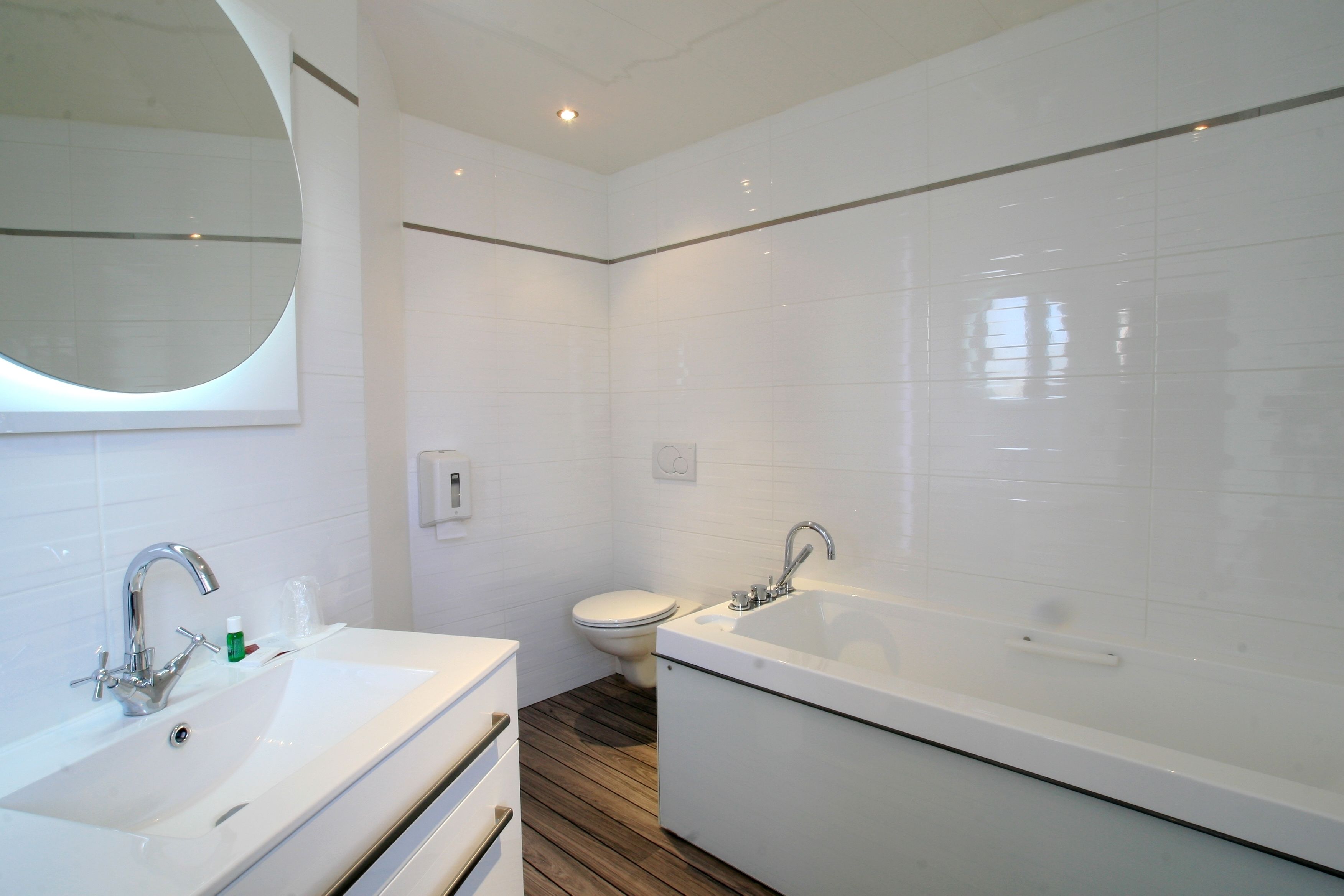 premium bedding, in-room safe, desk, free wifi