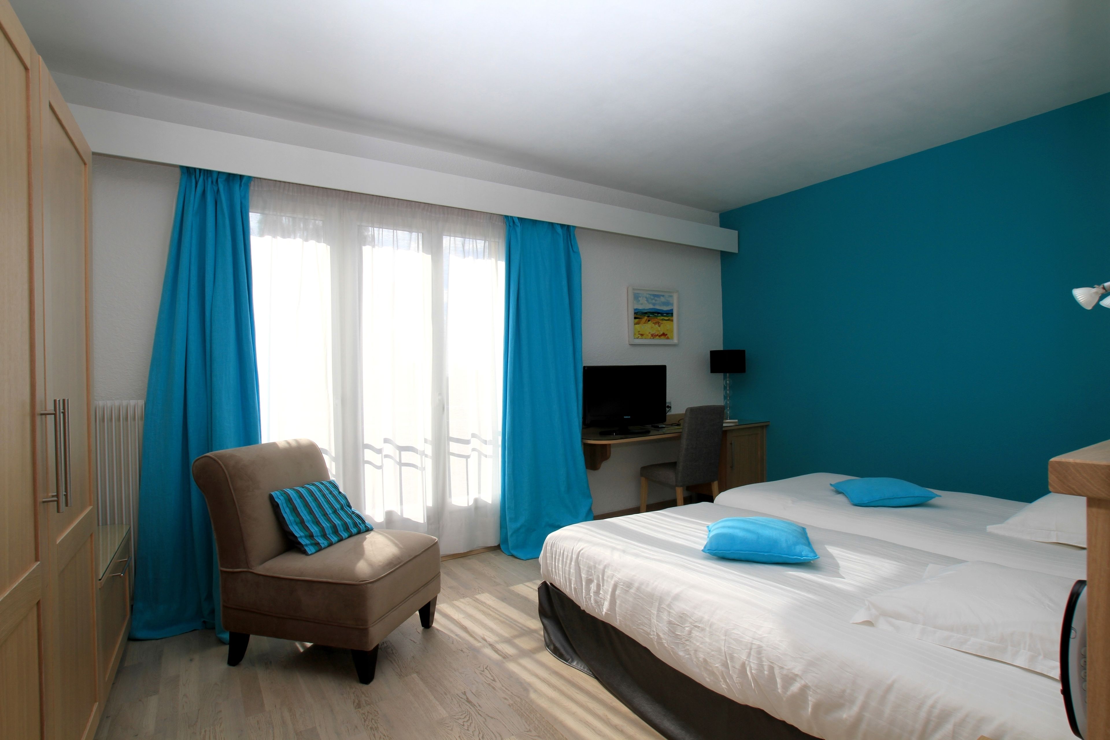 premium bedding, in-room safe, desk, free wifi