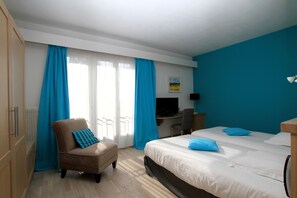 Premium bedding, in-room safe, desk, free WiFi