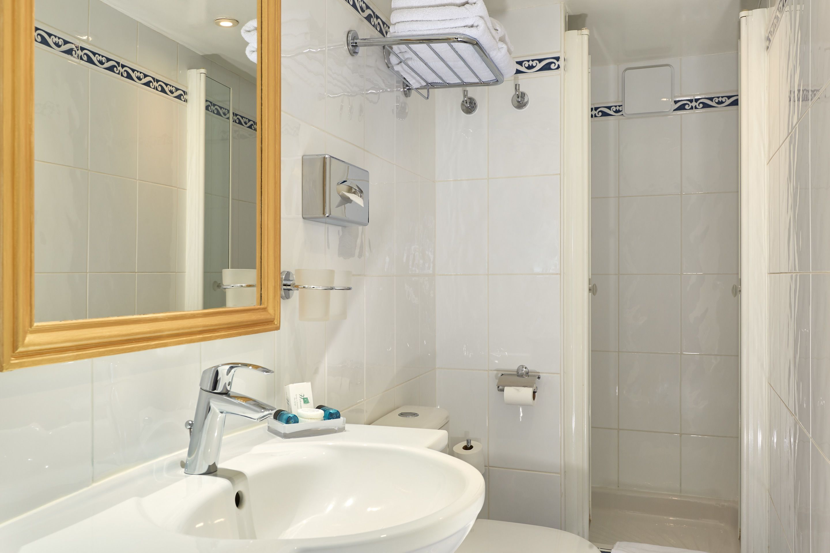 Photo - Austin's Arts Et Metiers Hotel