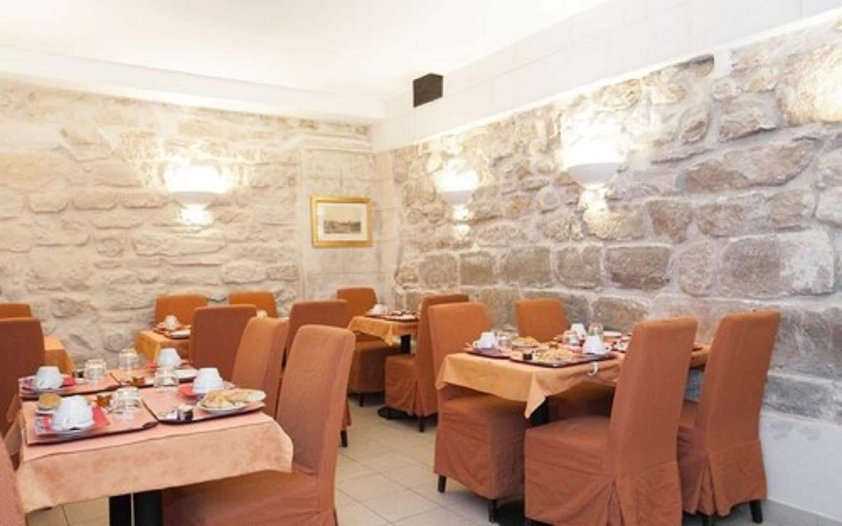 Photo - Austin's Arts Et Metiers Hotel