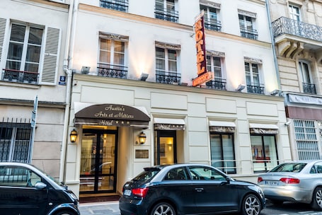 Property entrance. Austin's Arts et Métiers Hôtel