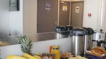 Desayuno a la carta diario (EUR 9 por persona)