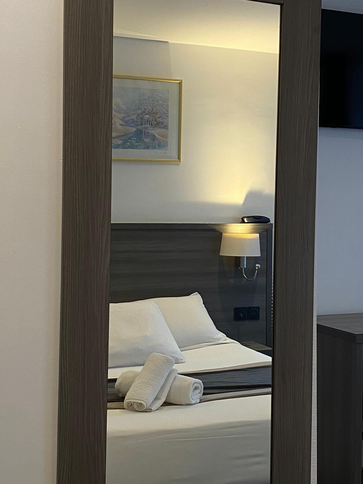 Chambre  Simple | Cribs/infant beds, rollaway beds, free WiFi, bed sheets