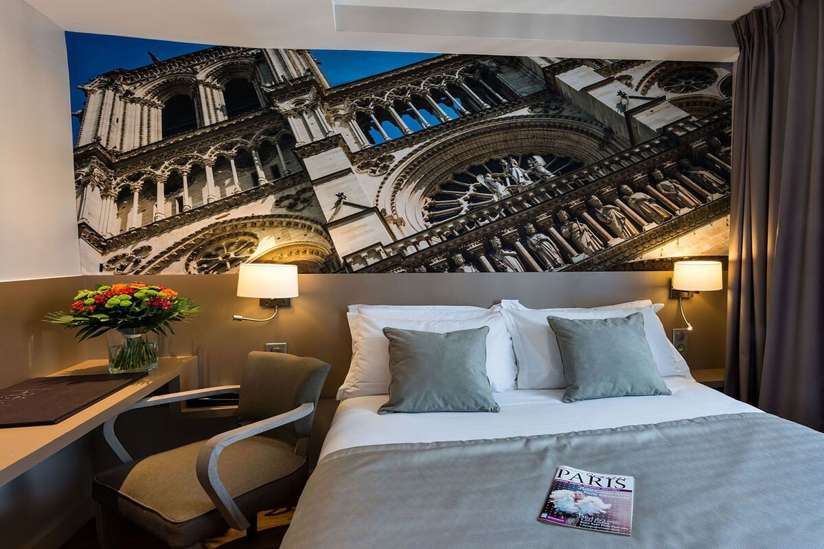 Premium bedding, minibar, in-room safe, desk