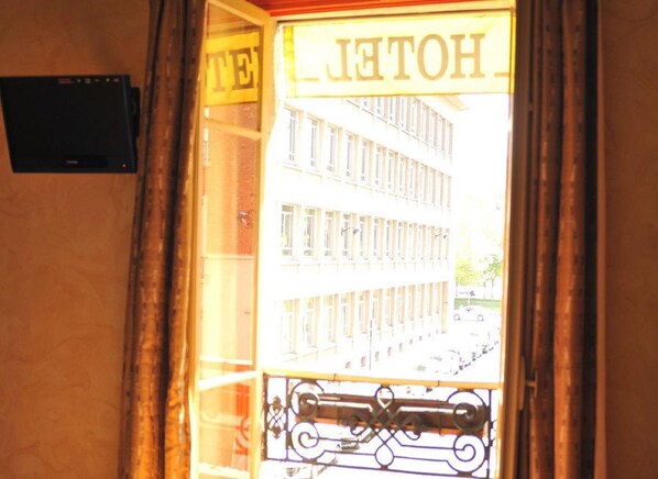 Bureau, chambres insonorisées, Wi-Fi gratuit, draps fournis