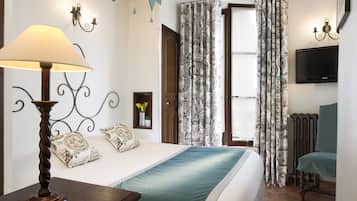 In-room safe, desk, soundproofing, free WiFi