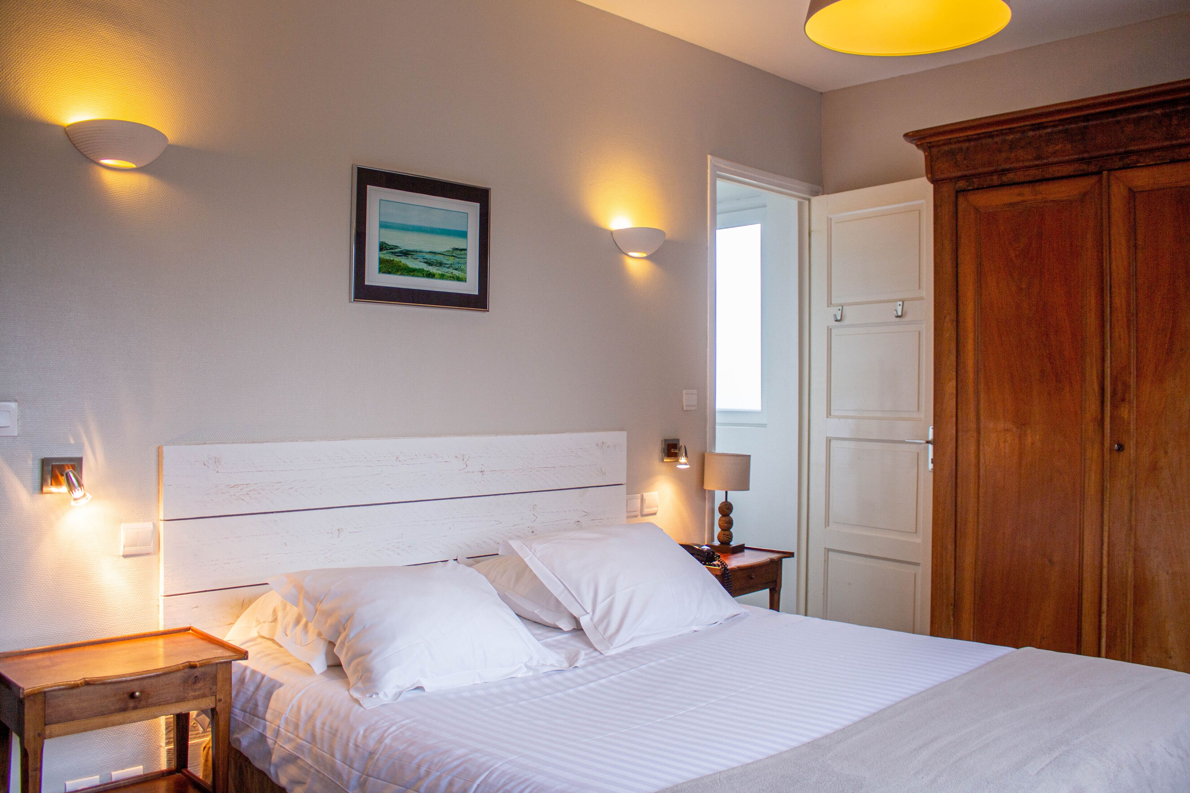 Kamar Double untuk 1 Orang | Didekorasi berbeda-beda dan dilengkapi dengan perabotan berbeda-beda