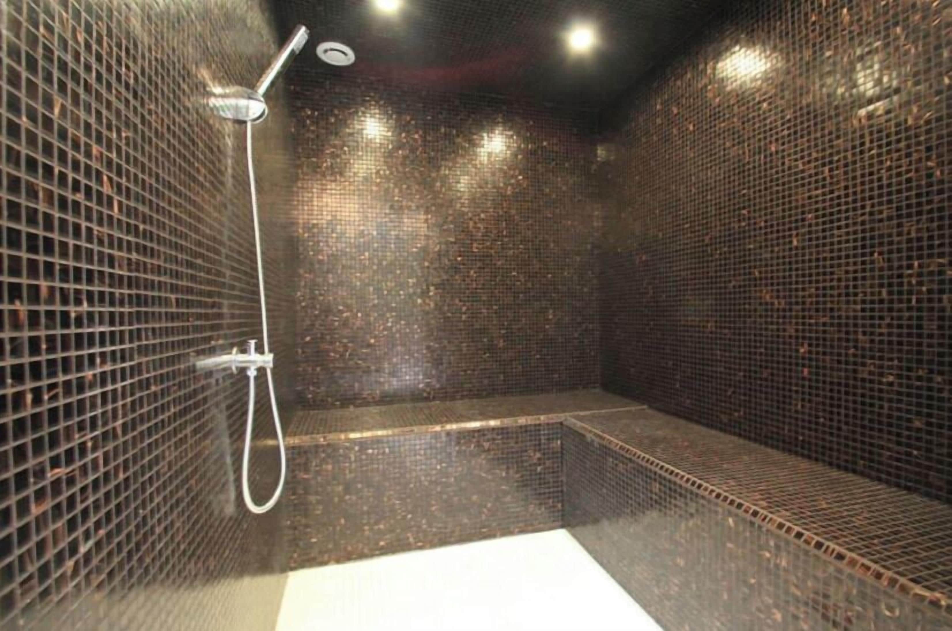Phòng trị liệu đôi, trị liệu toàn thân, massage đá nóng 