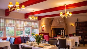 Se sirven almuerzos y cenas, cocina francesa