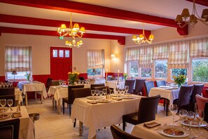 Lunch and dinner served, French cuisine