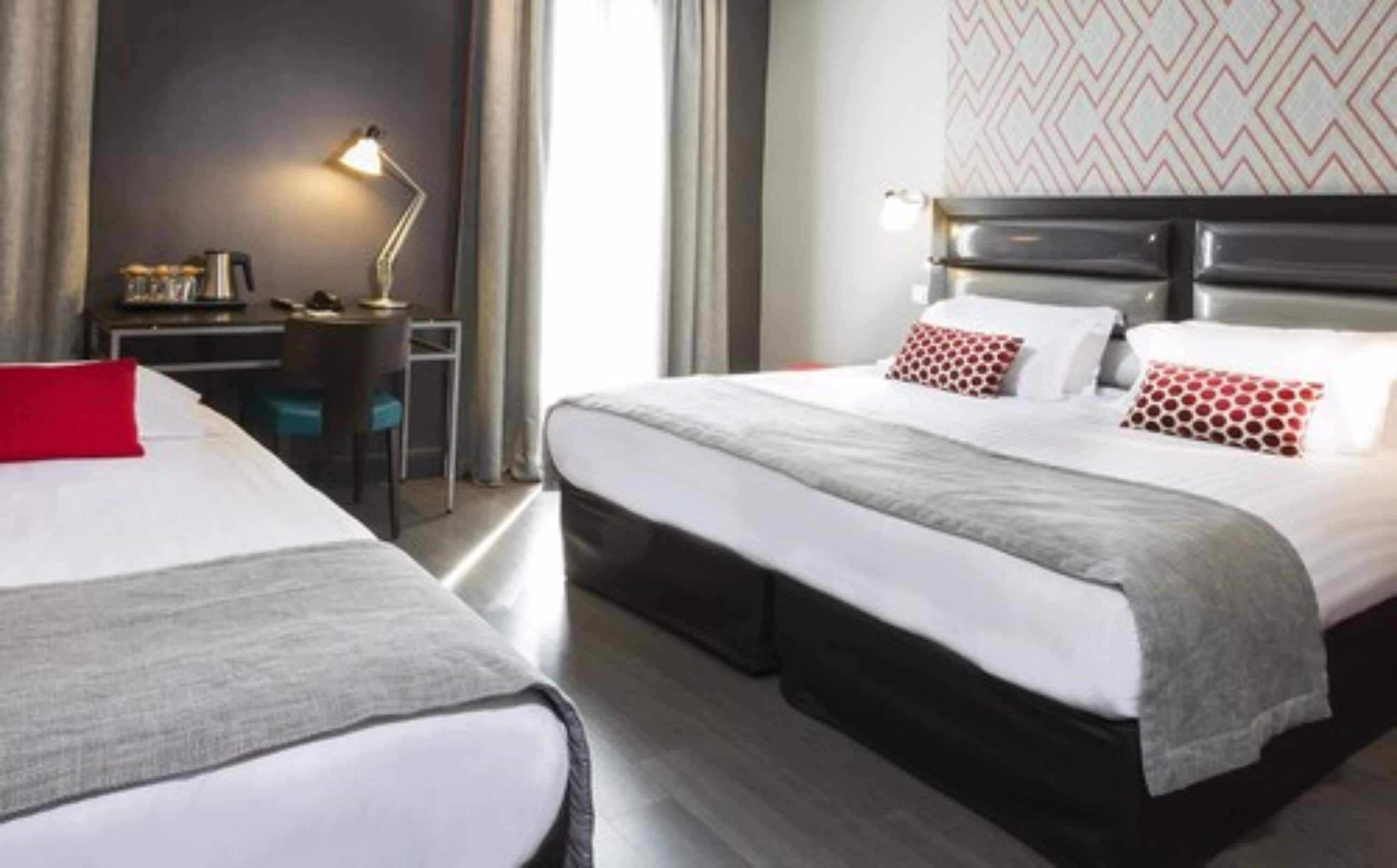 三人房 | 高級寢具、書桌、隔音、熨斗/熨衫板