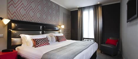 Hochwertige Bettwaren, Schreibtisch, schallisolierte Zimmer