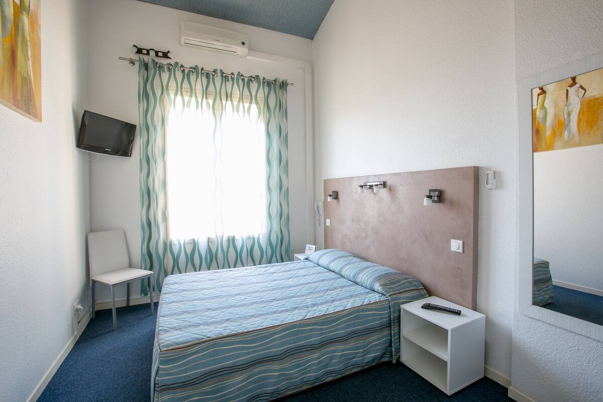 Superior Room | Desk, iron/ironing board, free WiFi, wheelchair access