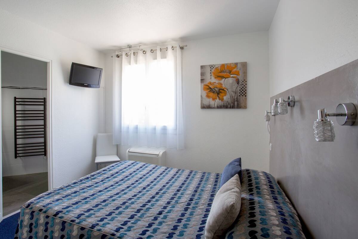 Comfort Double Room | Desk, iron/ironing board, free WiFi, wheelchair access