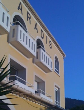 Exterior - Hôtel Paradis (Bormes-Les-Mimosas)