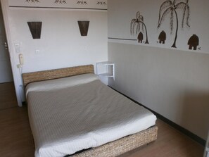 In-room safe, desk, free cribs/infant beds, free WiFi - Hôtel Paradis (Bormes-Les-Mimosas)
