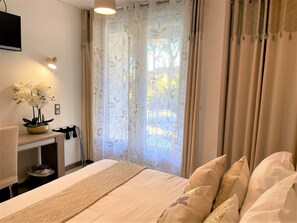 Superior Double Room, 1 Double Bed (DOUBLE SUPERIEUR) | Individually decorated, desk, laptop workspace, blackout drapes