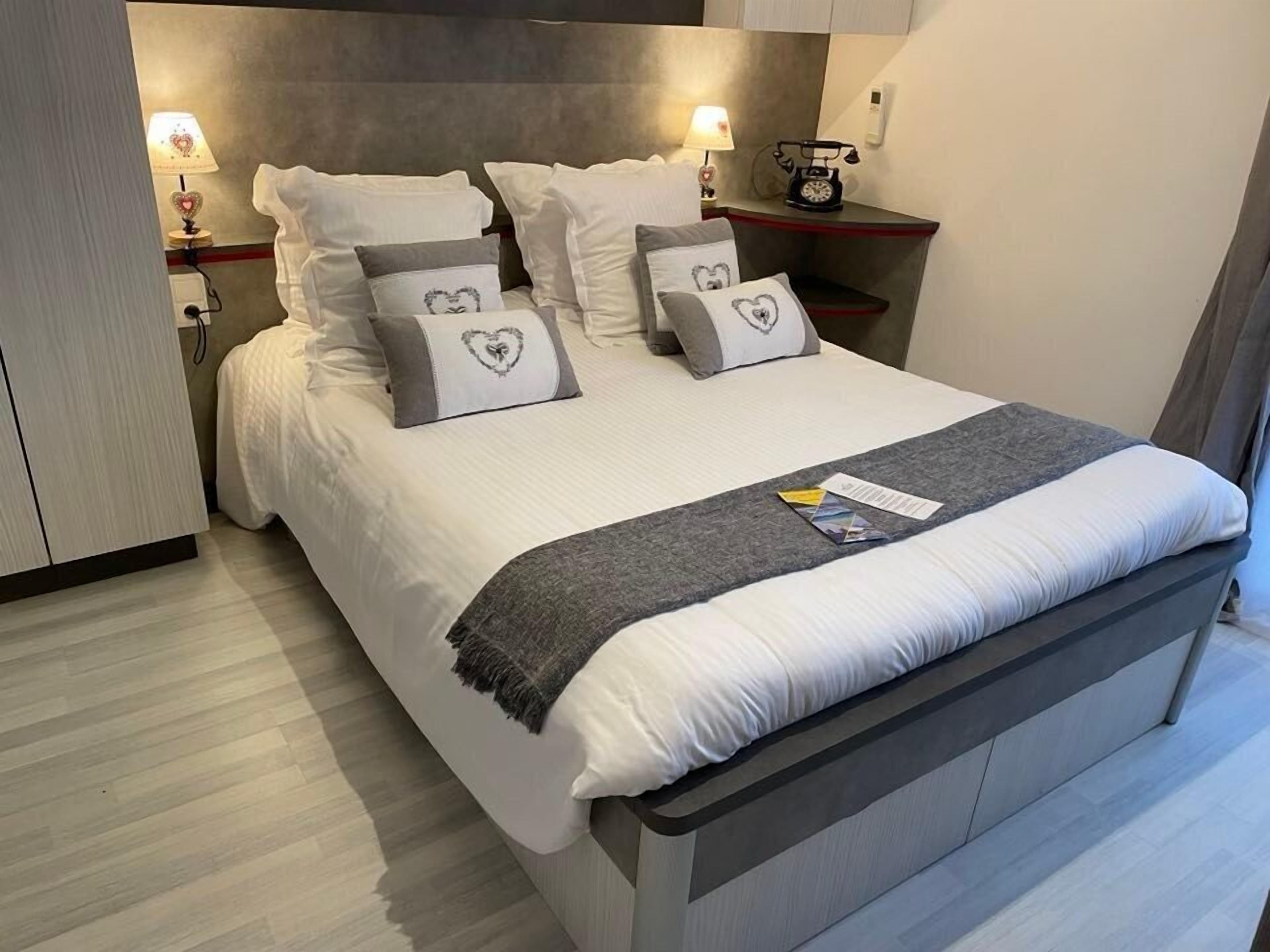 classic double room, 1 double bed | 1 bedroom, individually decorated, desk, laptop workspace